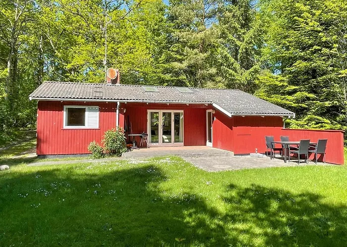 2 Bedroom Gorgeous In Feriehus Hasle
